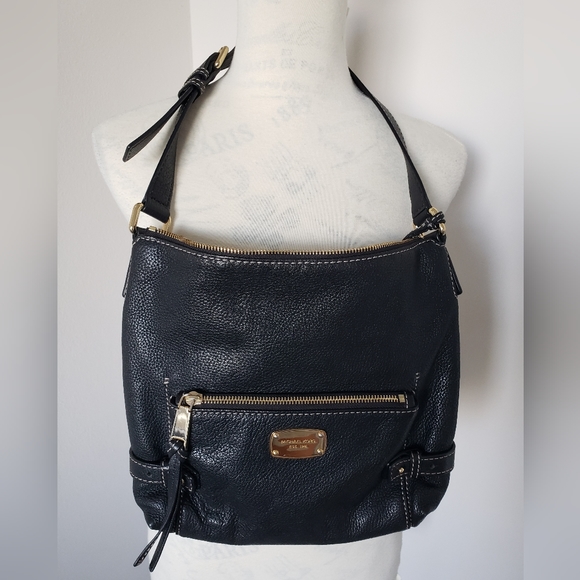 Michael Kors Handbags - 🍾🥂 Michael kors vintage black leather shoulder bag gold hardware 💜